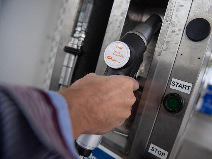 Eine Mehrheit der Deutschen kann sich vorstellen, E-Fuels zu nutzen.
