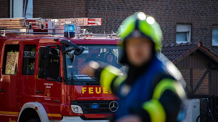 Als die Feuerwehr eintraf, war die Anfahrtszone zugeparkt. (Symbolbild)