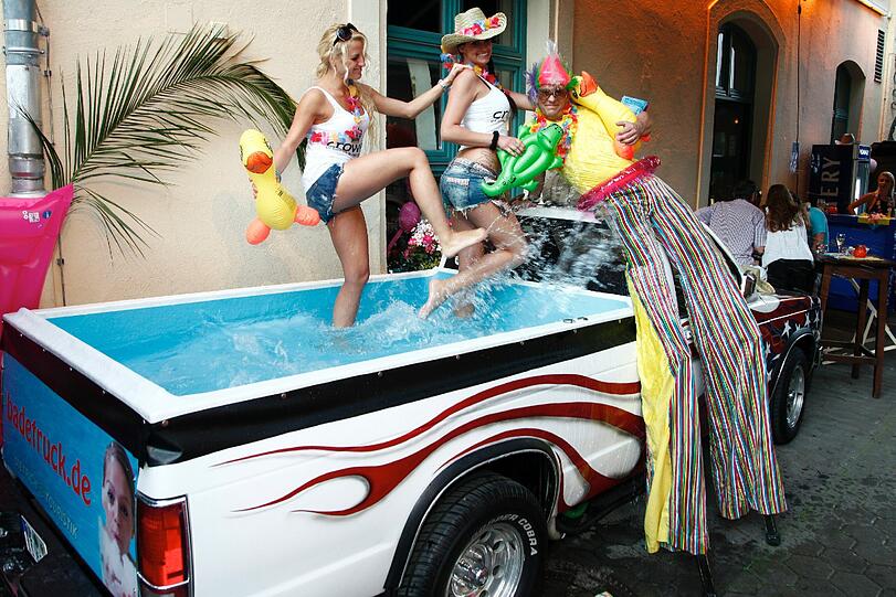 Weitere Bilder von der sexy Bikini-Party bei Hugo Bachmaier.