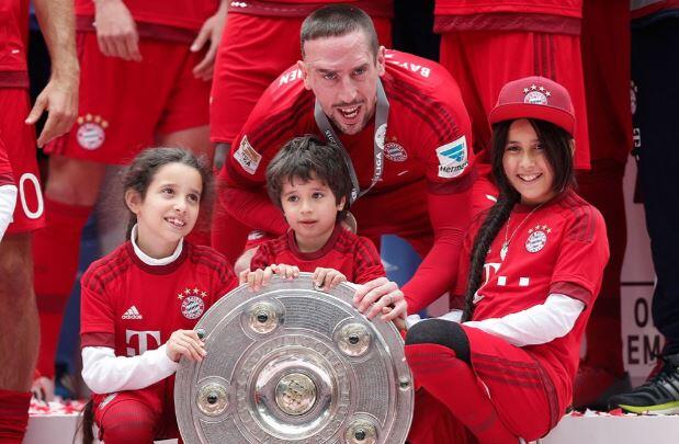 Franck Ribéry posiert immer wieder mit seinen Kindern.
