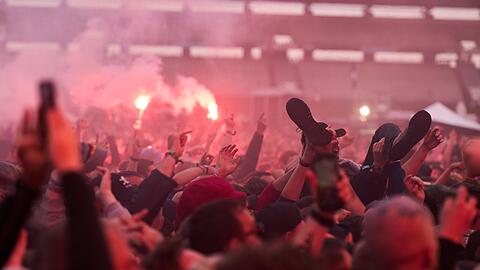 Bei Rock am Ring startet der Samstagmittag erst mal trocken.