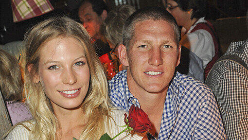 Heuer war er schon einmal auf der Wiesn: Bastian Schweinsteiger will nach einem Sieg gegen Hoffenheim auf dem Oktoberfest feiern. Heuer war er schon einmal auf der Wiesn: Bastian Schweinsteiger will nach einem Sieg gegen Hoffenheim auf dem Oktoberfest feiern.