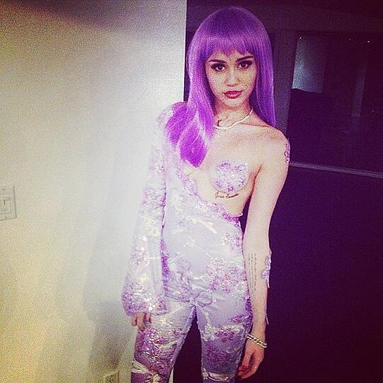 Weitere Bilder von Skandalnudel Miley Cyrus.