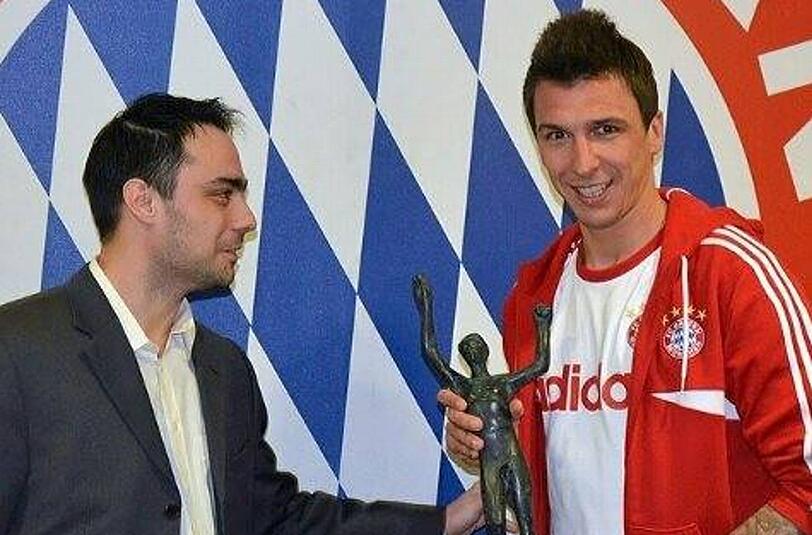 Mario Mandzukic (r.) vom FC Bayern München ist Kroatiens Fußballer des Jahres 2013, siegte wie schon im Vorjahr.