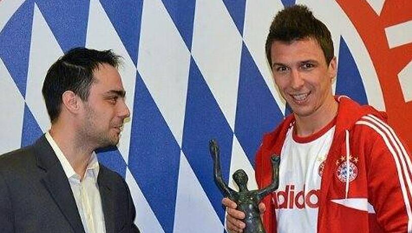Mario Mandzukic (r.) vom FC Bayern München ist Kroatiens Fußballer des Jahres 2013, siegte wie schon im Vorjahr. Mario Mandzukic (r.) vom FC Bayern München ist Kroatiens Fußballer des Jahres 2013, siegte wie schon im Vorjahr.