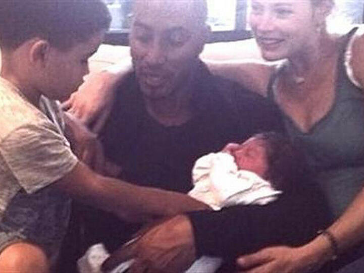 Topmodel Doutzen Kroes mit ihrer gewachsenen Familie