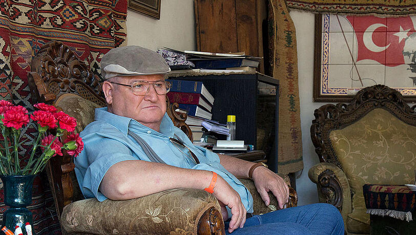 "Krüger aus Almanya": Paul Krüger (Horst Krause) ist in die Türkei gereist, um seiner Enkelin Annie die Hochzeit mit Deniz aus Ankara auszureden "Krüger aus Almanya": Paul Krüger (Horst Krause) ist in die Türkei gereist, um seiner Enkelin Annie die Hochzeit mit Deniz aus Ankara auszureden