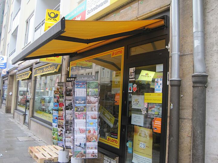 Wer eine Glückwunschkarte sucht, eine Zeitung kaufen oder ein Paket abgeben will, ist im Paper Shop genau richtig.