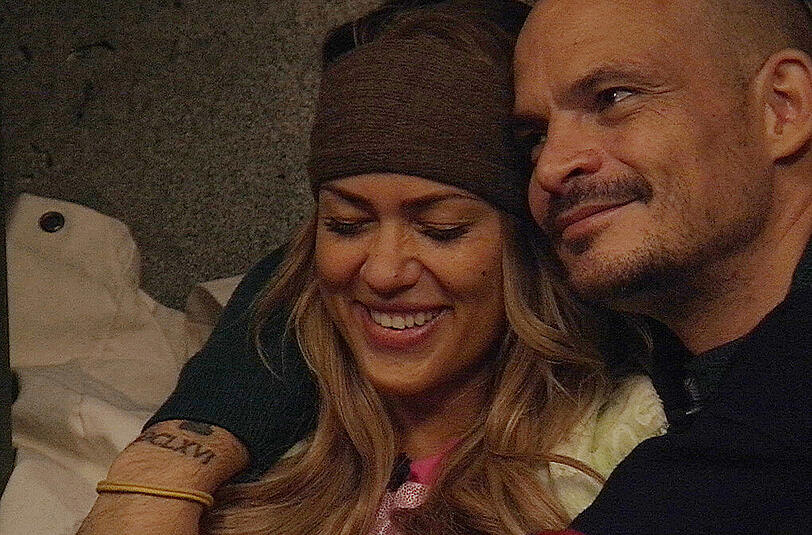 Schon in der Kanalisation kommen sich die Ben und Jessica näher.
