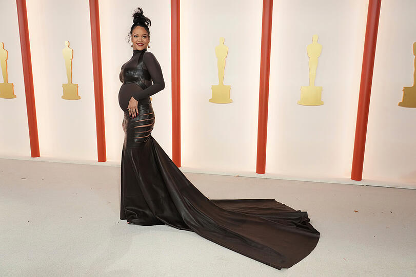 Rihanna: "Shine bright like a diamond" trifft hier leider nicht ganz zu. Sonst immer Stilikone, aber den Babybauch könnte man schöner zeigen. Ich hätte gern auch etwas Schuh vorblitzen sehen.