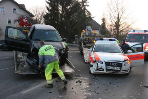 Der Notarzt, der die Mutter versorgen sollte, wurde auch in einen Unfall verwickelt.