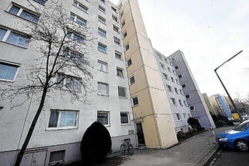 Hier stürzte die Rentnerin Betty S. (76) in die Tiefe.