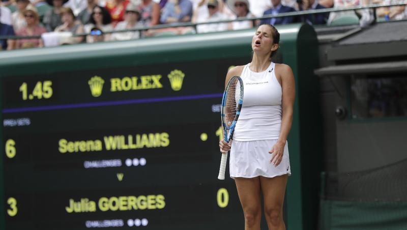Julia Görges ärgert sich über ihr Wimbledon-Aus. Julia Görges ärgert sich über ihr Wimbledon-Aus.