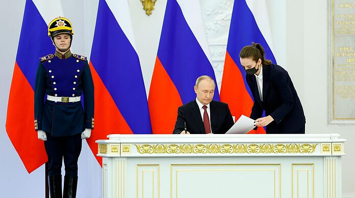 Der russische Präsident Wladimir Putin bei der Zeremonie zur Annexion der von Russland besetzten ukrainischen Regionen Luhansk, Donezk, Saporischschja und Cherson.