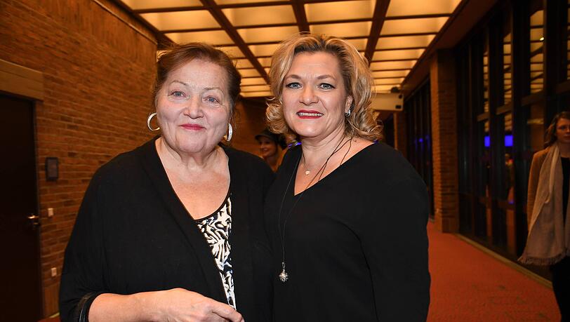 Marianne S&auml;gebrecht mit Tochter Daniela bei einem Konzert in M&uuml;nchen im Jahr 2017.