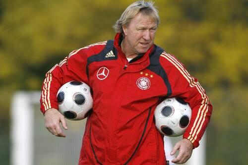 Horst Hrubesch (58) coacht derzeit den deutschen Nachwuchs.