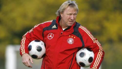 Horst Hrubesch (58) coacht derzeit den deutschen Nachwuchs. Horst Hrubesch (58) coacht derzeit den deutschen Nachwuchs.