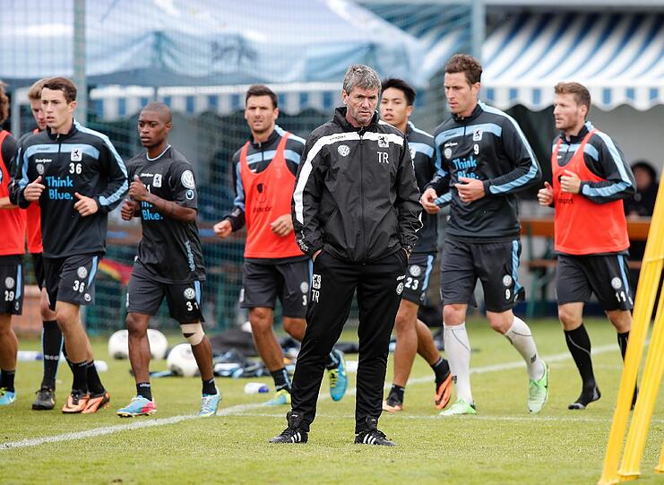Training an der Grünwalder: Friedhelm Funkel bei der Einheit mit dem TSV 1860. Die Bilder