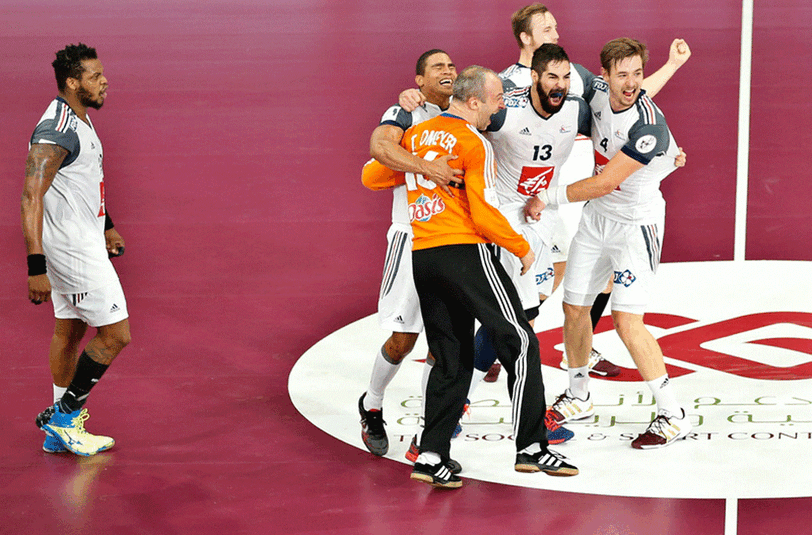 Frankreichs Handballer feiern den WM-Titel gegen Katar.