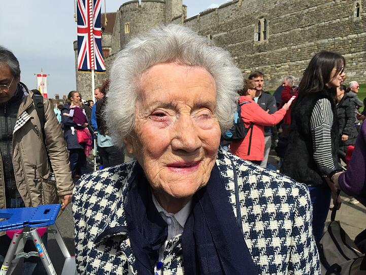 Während Politiker aus dem In- und Ausland die Verdienste der Queen ehren, feiern in Windsor die Untertanen ihre Monarchin. Die Bilder zum Durchklicken.