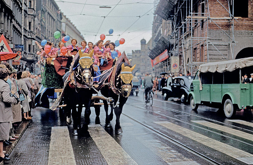Der Oktoberfestumzug im Jahr 1955.