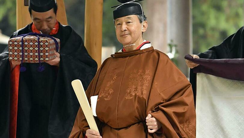 Kaiser Naruhito im traditionellen Kimono Korozen no goho Kaiser Naruhito im traditionellen Kimono Korozen no goho