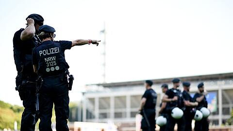 Die Sicherheit rund um Stadien und in den Arenen ist immer wieder Thema.