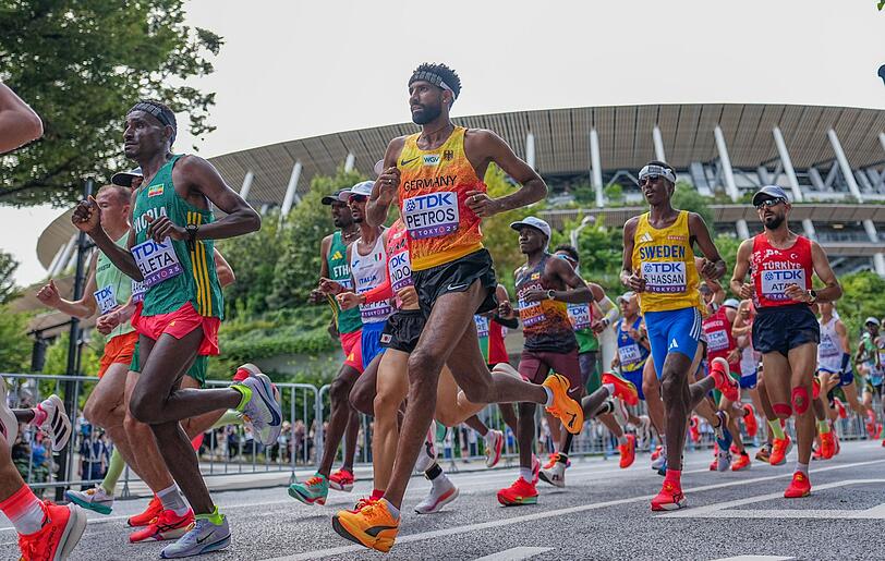 Marathonläufer Amanal Petros hat sensationell Silber geholt.