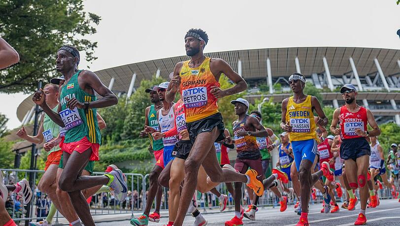 Marathonläufer Amanal Petros hat sensationell Silber geholt.