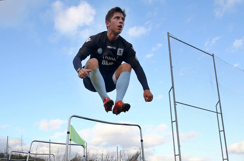 Vormittagstraining im Regen, Ankunft von Oberlöwe Peter Cassalette, kräfteraubender Zirkel am Nachmittag: Sehen Sie hier die Bilder vom dritten Tag des TSV 1860 in Estepona.