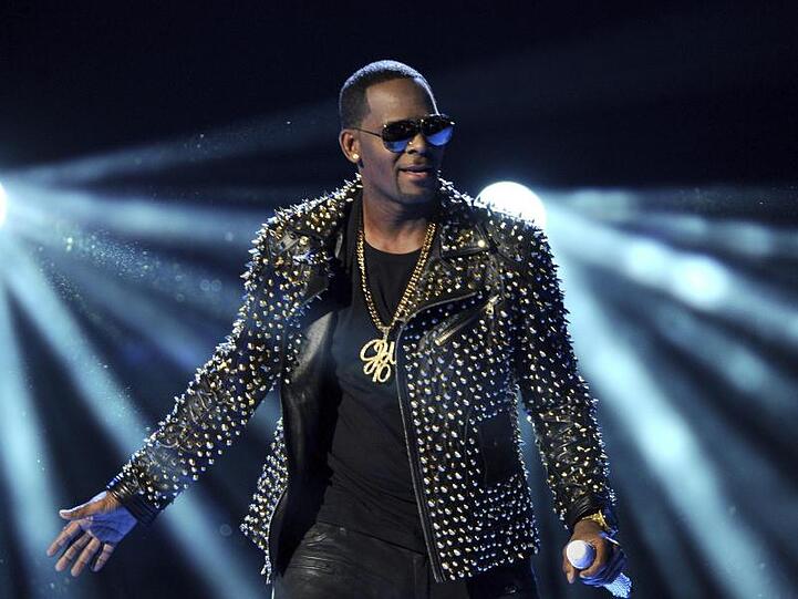 Der Sänger Kelly tritt bei den BET Awards auf. Foto: Frank Micelotta/Archiv