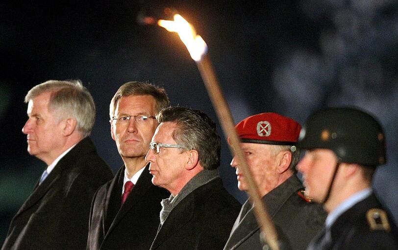 Proteste bei Wulffs Zapfenstreich - sehen Sie hier die Bilder...