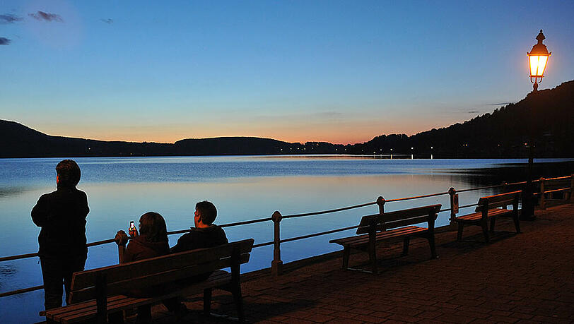 Tegernsee am Abend: Der Seesteg sorgt wieder für Unruhe im Idyll. Tegernsee am Abend: Der Seesteg sorgt wieder für Unruhe im Idyll.