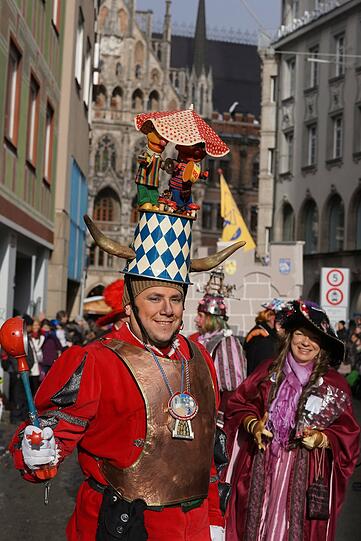 Weitere Bilder vom Faschingsumzug der "Damischen Ritter" in München am 08. Februar 2015.