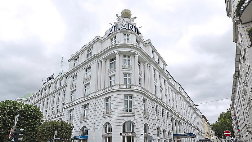 Kanzlerin und CDU-Chefin Angela Merkel wird während des G20-Gipfels im Edel-Hotel "Atlantic Kempinski" wohnen und dort vermutlich eine der Suiten (Bild rechts) beziehen. Fotos: dpa, Wikipedia (3) Kanzlerin und CDU-Chefin Angela Merkel wird während des G20-Gipfels im Edel-Hotel "Atlantic Kempinski" wohnen und dort vermutlich eine der Suiten (Bild rechts) beziehen. Fotos: dpa, Wikipedia (3)