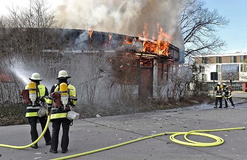 Der Kulturpavillon ist komplett ausgebrannt. Die Bilder vom Großeinsatz der Feuerwehr.