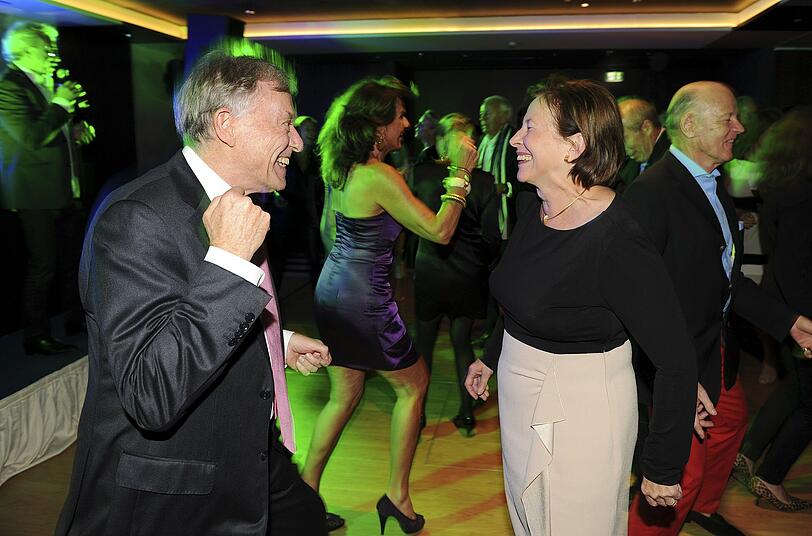 Bundespräsident a.D. Horst Köhler legte mit seiner Frau Eva Luise eine flotte Sohle aufs Parkett