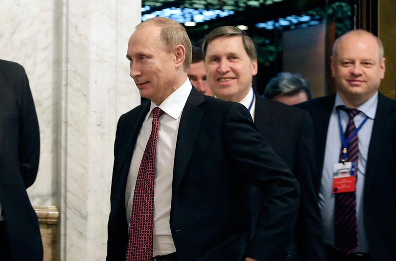 Gut gelaunt: Putin während einer Pause beim Gipfel in Minsk.