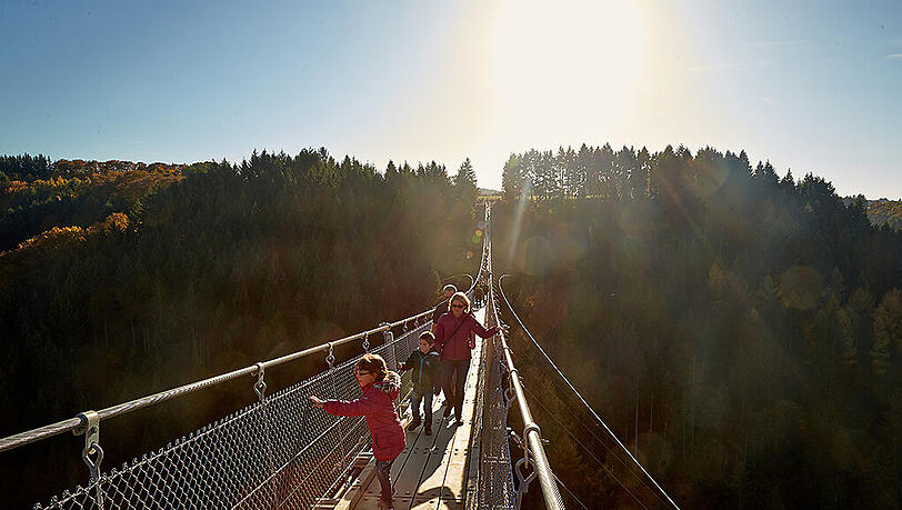 Ein Voller Erfolg: Die Hängeseilbrücke im Hunsrück. Ein Voller Erfolg: Die Hängeseilbrücke im Hunsrück.