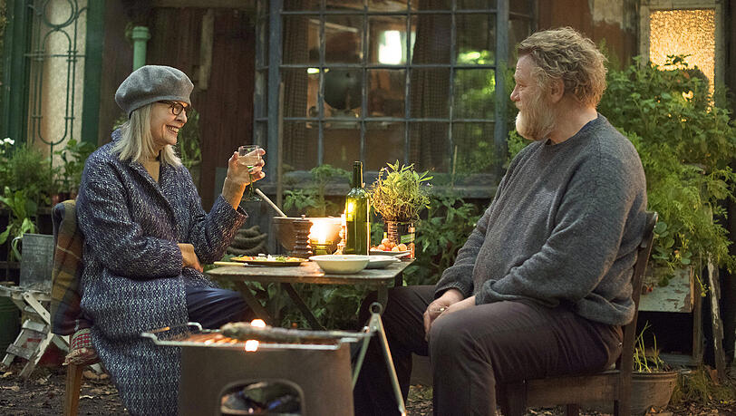 Diane Keaton und Brendan Gleeson beim gemeinsamen Abendessen in seiner Bude.