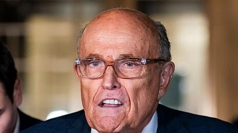 New Yorks Ex-B&uuml;rgermeister Rudy Giuliani liegt einem Sprecher zufolge in kritischem Zustand im Krankenhaus. (Archivbild)