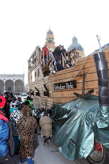 Damische Ritter: Auch bei Minusgraden lassen es die Narren in München krachen. Die Bilder vom Umzug