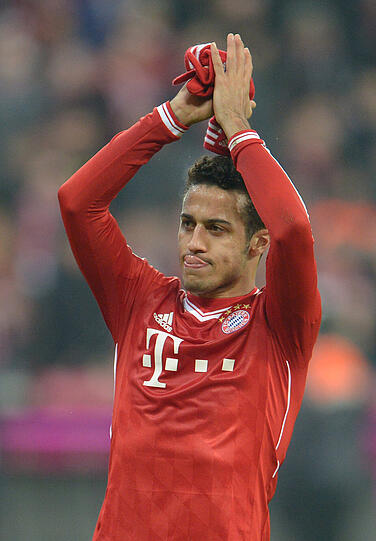 THIAGO: Note 2. Diesmal als Sechser aufgeboten. Lässiger Passgeber, Initiator des 1:0 mit einem kessen Dribbling gegen Makiadi. Hielt sich sonst aber zurück, beschränkte sich aufs Verteilen.