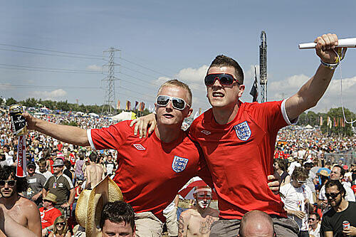 Die schrägsten und lustigsten England-Fans. Euch wollen wir bei der Frauen-WM nicht jubeln sehen. Die Bilder.