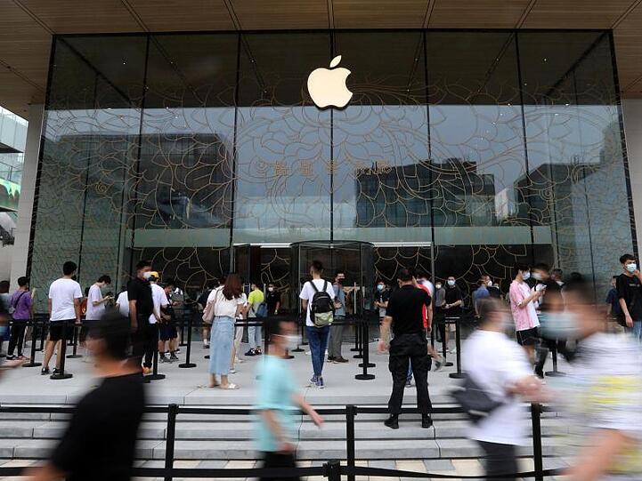 Bei Apple stieg der iPhone-Umsatz im Jahresvergleich um 1,7 Prozent auf 26,4 Milliarden Dollar.