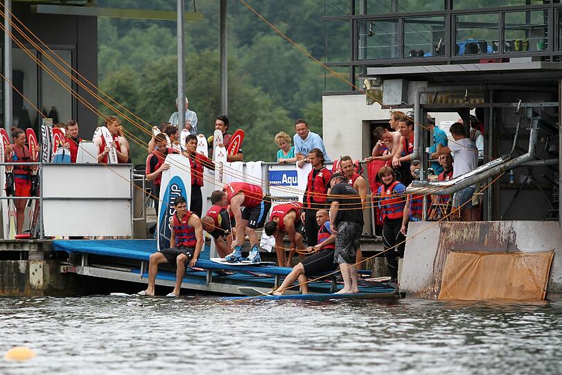 Die Sechzger beim Wasserskifahren im Rahmen des Trainingslagers in Bad Häring.