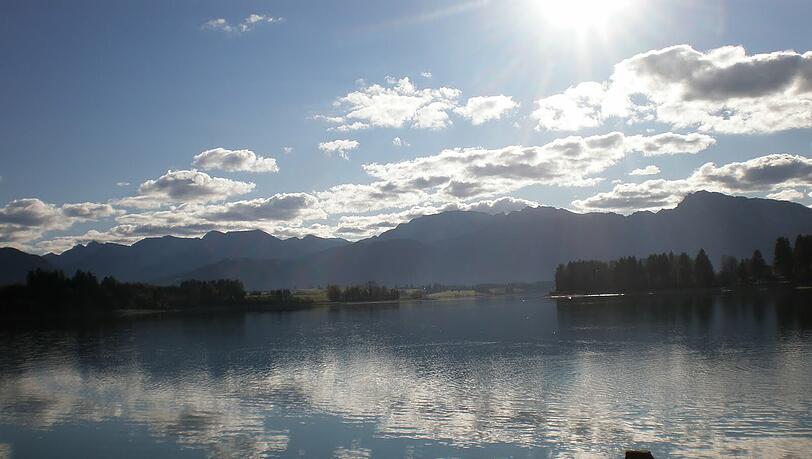 Hotel Kaufmann: Der Forggensee lädt zu ausgedehnten Spaziergängen in malerischer Landschaft ein. Hotel Kaufmann: Der Forggensee lädt zu ausgedehnten Spaziergängen in malerischer Landschaft ein.
