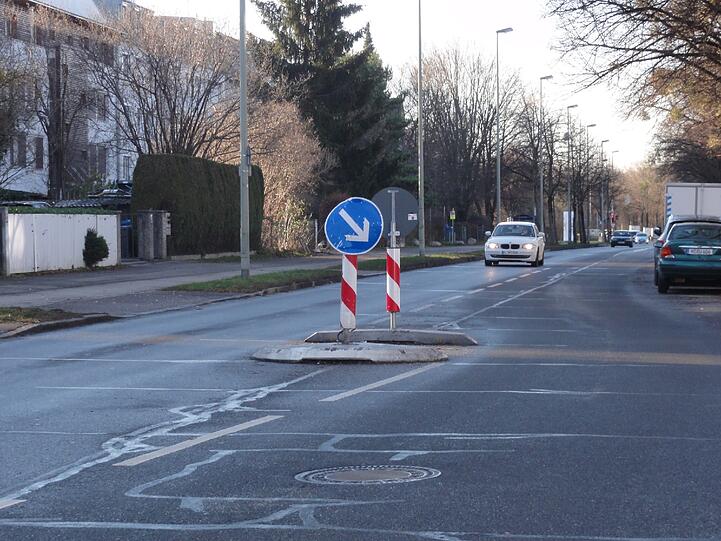 Soll das eine intelligente Verkehrsführung sein?