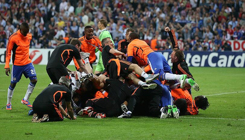 Grenzenlose Freude beim FC Chelsea: Das Spiel ist aus! Sie nehmen den Pokal mit nach Hause!