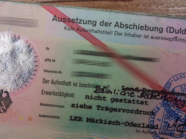 Ausweis eines Asylbewerbers.